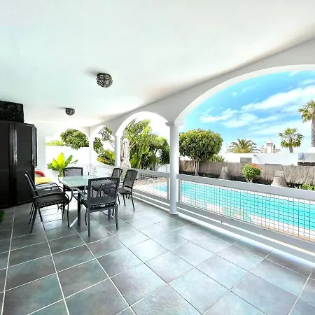 Villa con piscina privada, Wifi, BBQ, en Playa Blanca