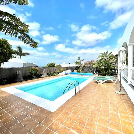 Villa Villa con piscina privada, Wifi, BBQ, en Playa Blanca