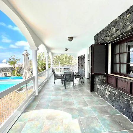 Villa Con Piscina Privada, Wifi, Bbq, En Playa Blanca *