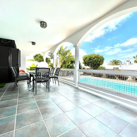 Villa con piscina privada, Wifi, BBQ, en Playa Blanca Villa *