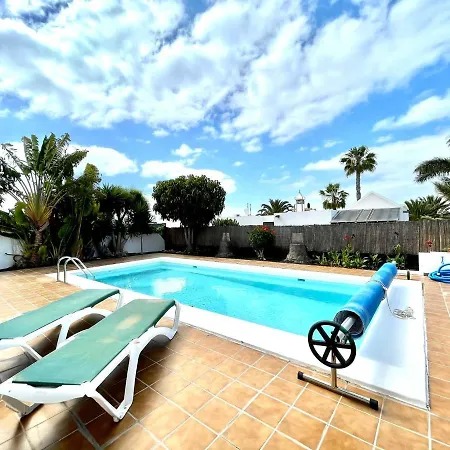 Villa Con Piscina Privada, Wifi, Bbq, En Playa Blanca *