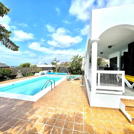 Villa Villa con piscina privada, Wifi, BBQ, en Playa Blanca *