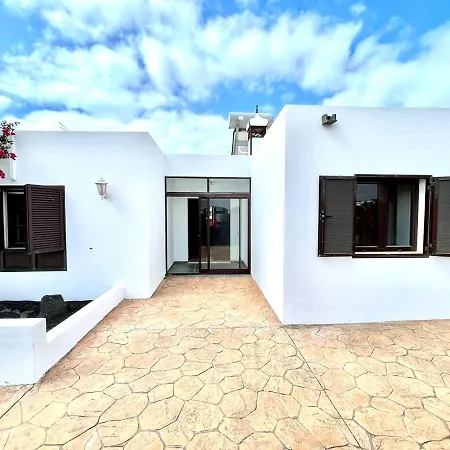 Villa Villa Con Piscina Privada, Wifi, Bbq, En Playa Blanca *