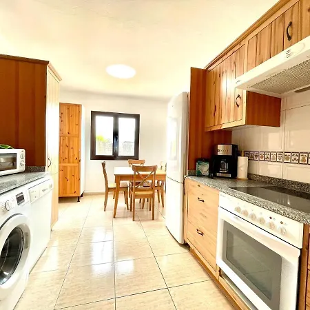 Villa con piscina privada, Wifi, BBQ, en Playa Blanca