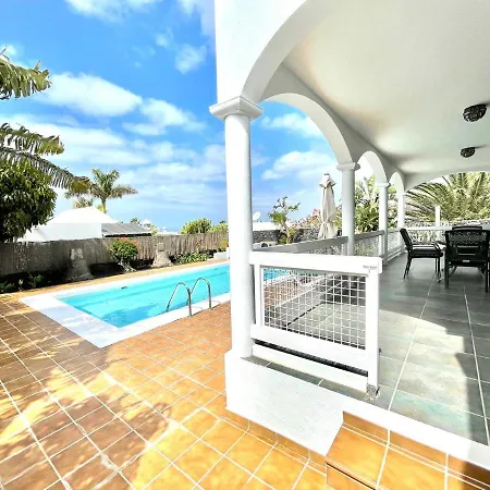 Villa con piscina privada, Wifi, BBQ, en Playa Blanca