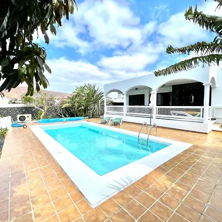 Villa Villa con piscina privada, Wifi, BBQ, en Playa Blanca *