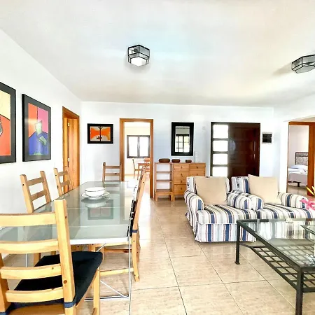 Villa Villa Con Piscina Privada, Wifi, Bbq, En Playa Blanca *